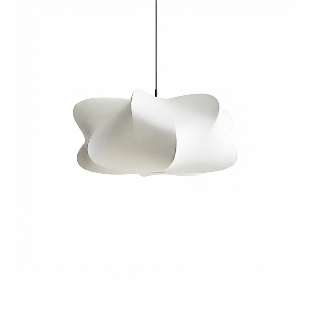 Kimora suspension, fond blanc