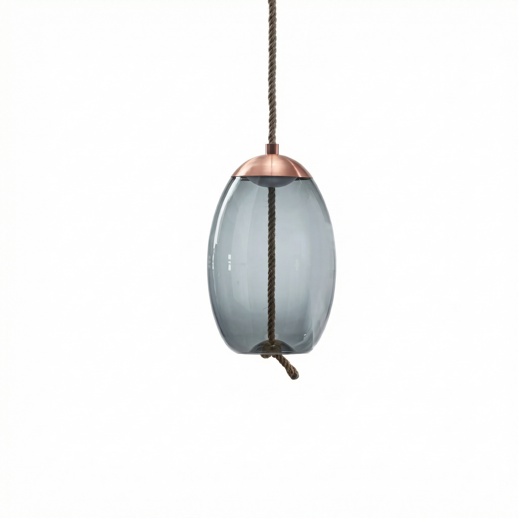 Norvella suspension, fond blanc