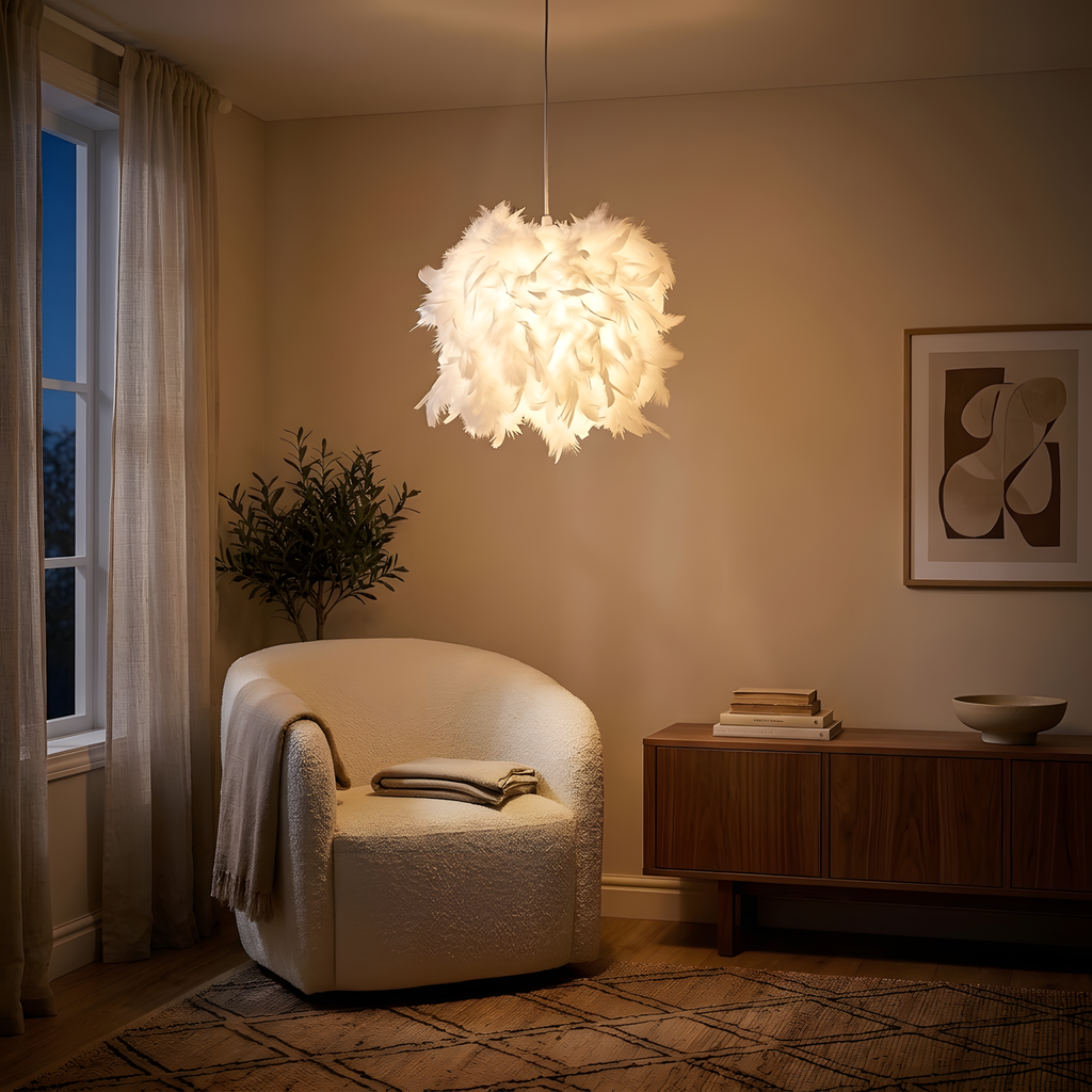 Chryssea suspension plumes blanches, salon