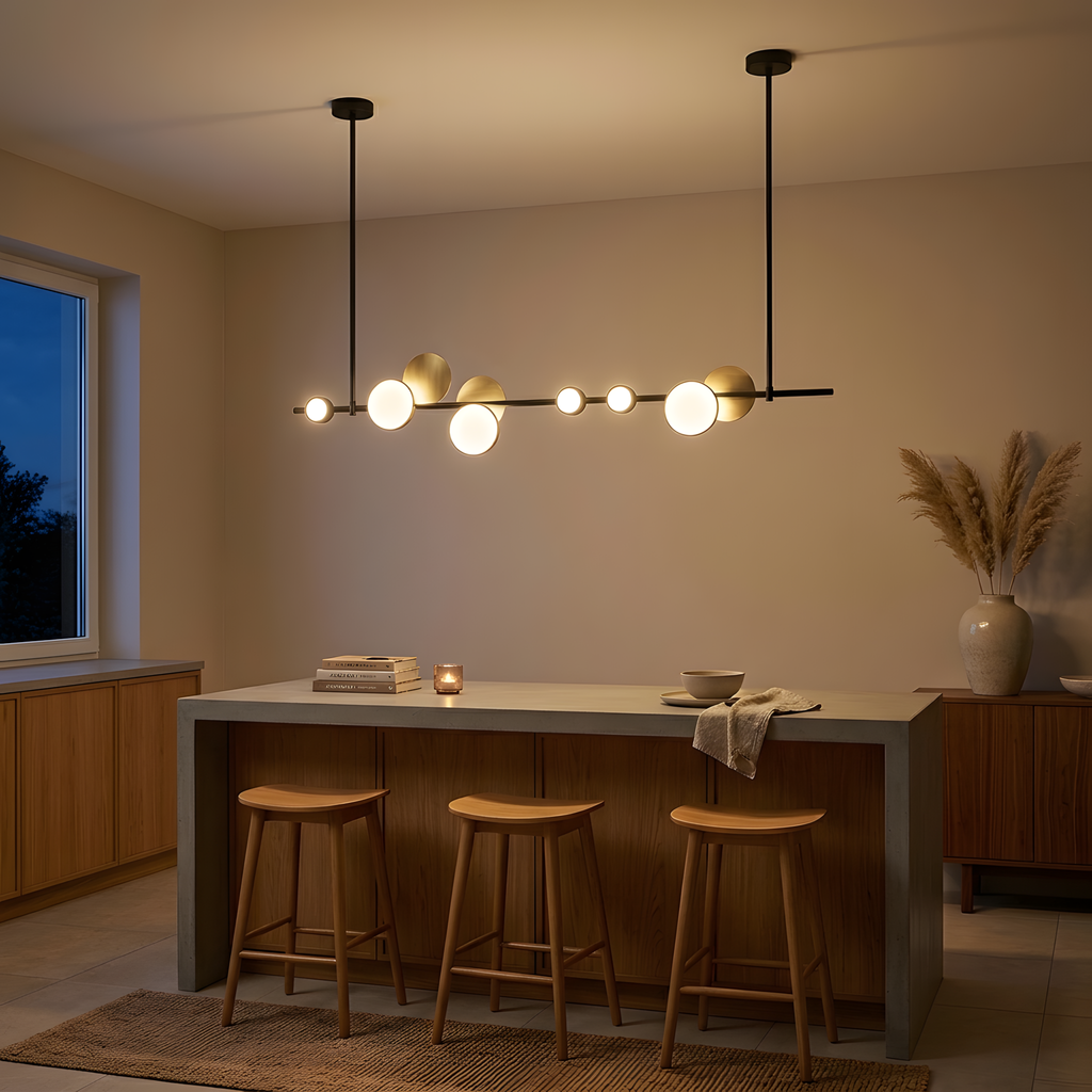 Delfina suspension linéaire noir et or, cuisine