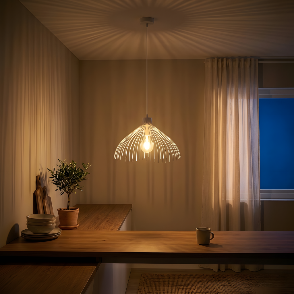 Dorielle suspension acier blanc, coin repas