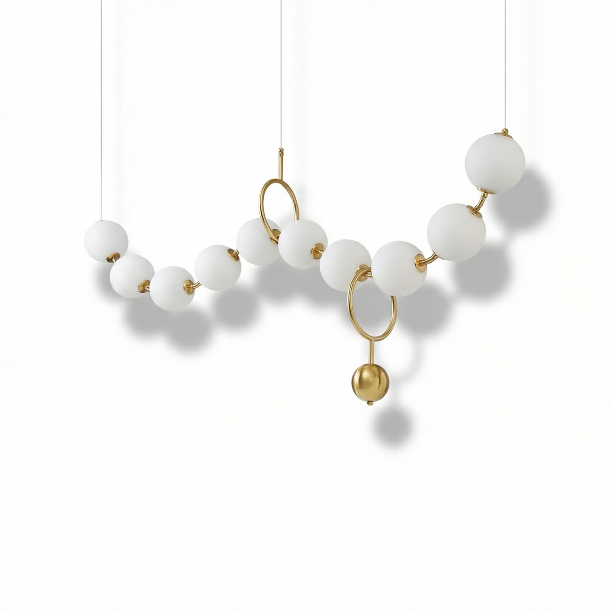 Bronzella suspension, fond blanc