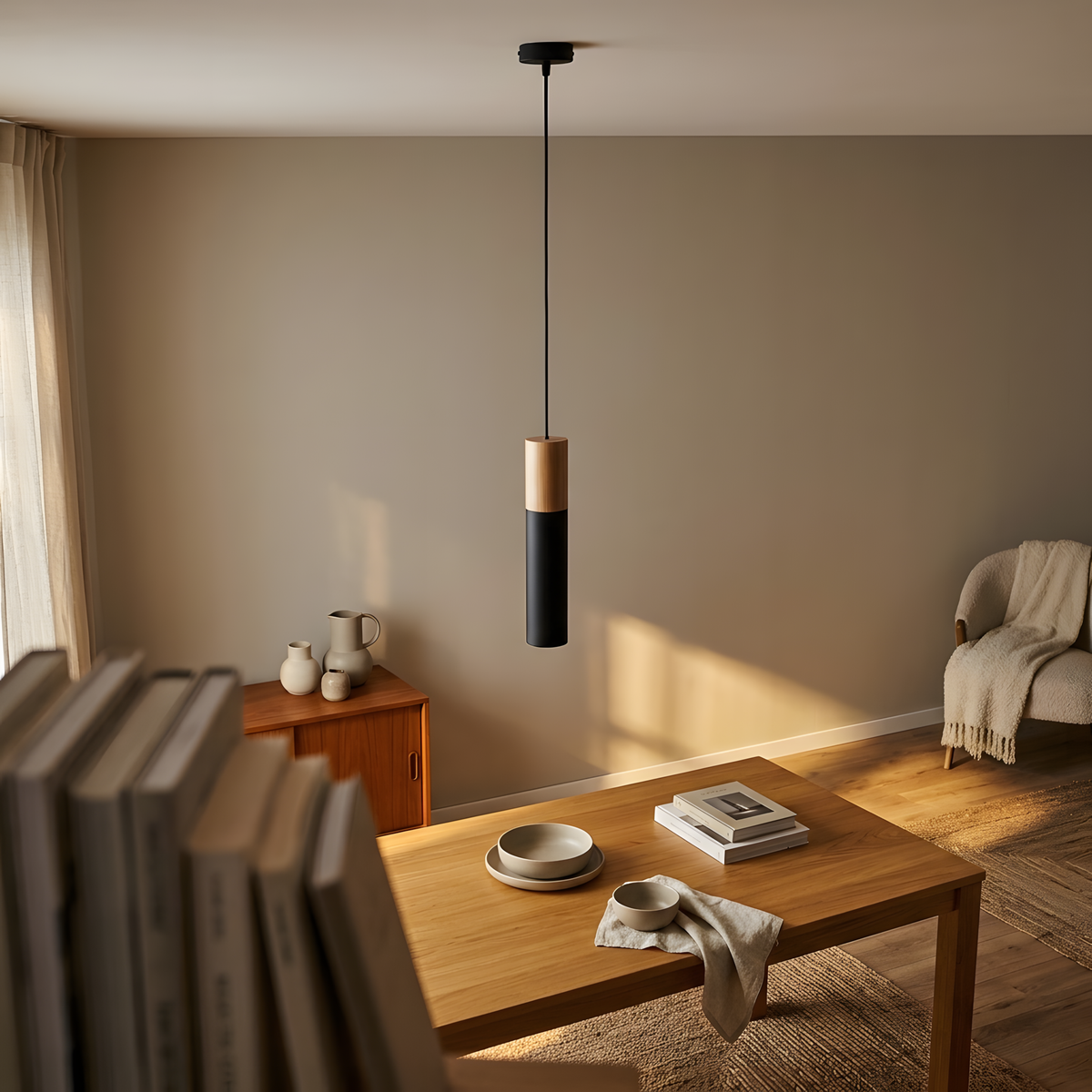 Kestria suspension noire et bois, coin repas