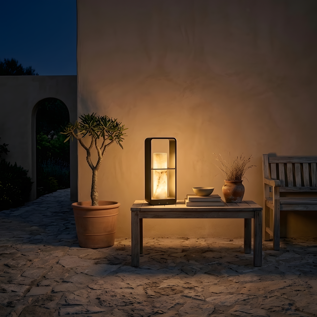 Siliria lampe à poser extérieure ambiance du soir